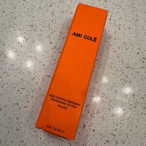 Ami Colé Light-Catching Highlighter - Glaze